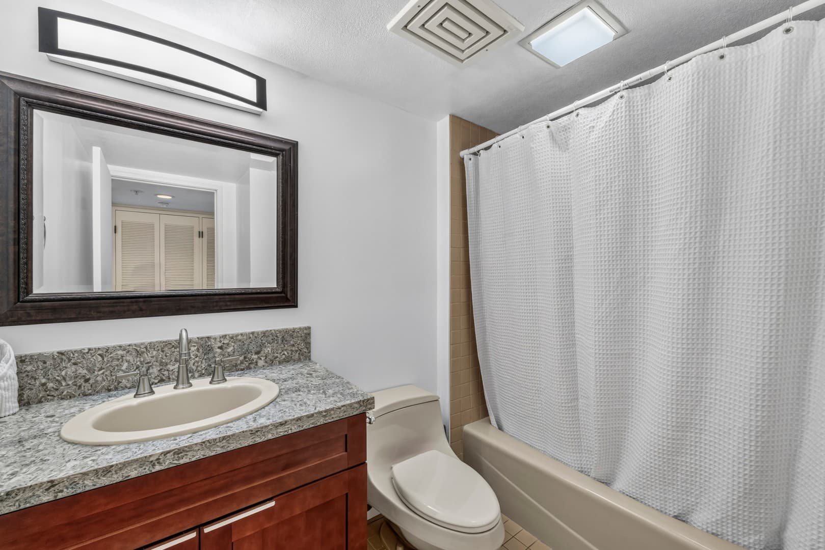 Beach Tower Suite 1904 photo 26